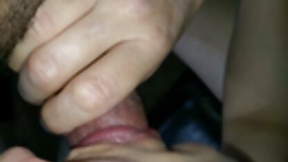 نر دوربین را دانلود فیلم کوتاه پورنو به عنوان آلت تناسلی انگشت مورد علاقه خود می گیرد
