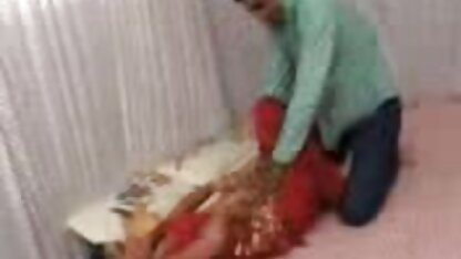 دخترک آویزان ، گره خورده عكساي سكس بود و با پارچه خودارضایی می کرد