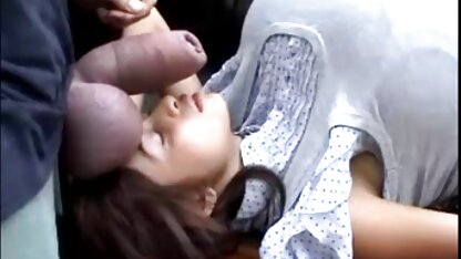 یک جفت عوضی ناز در جوراب ساق عكس سكسي كارتوني بلند با یک نقوش صورتی بازی می کند
