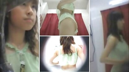 نیکی در جوراب شلواری روی تخت عکس های سکسی با جوراب چوبی است
