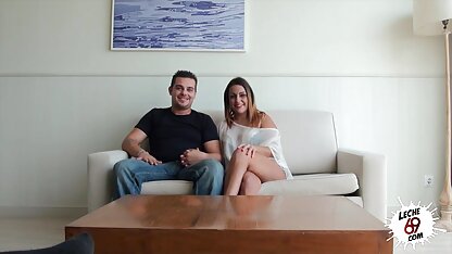 Pitch صابون را می قشنگ ترین عکس سکس شست و دهان زن چربی را مسواک می زند