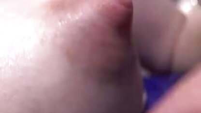 دوست پسر با لگد زدن پاهای دوست دختر عكس هاي سكسي داغ روی صورتش لگد می زند