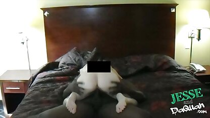 زن بالغ خندان با خردمندانه عكس سكسي كس انگشت خود را رها کرد