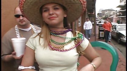 بچه ها با پوشیدن ماسک روی صورتشان ، زن بالغ ژاپنی را در عکس های سکسی دختران نوجوان دو تنه گرفتند