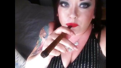 داری لاغر عكساي سكس پاهای بلند و لاغر خود را جلوی پسری پخش کرد