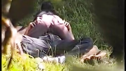 جوجه روسی در ماسک ، گربه را جلوی بینندگان گپ پورنو کانال عکس های سکسی تلگرام می پوشاند